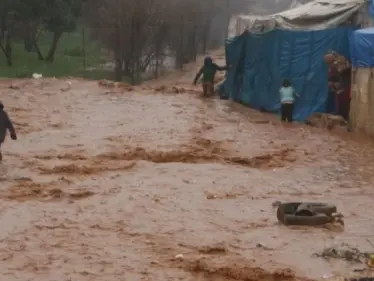 كارثة إنسانية على مهجّري الشمال المحرر، وعشرات المخيمات تتضرّر بسبب العاصفة - وكالة ستيب نيوز