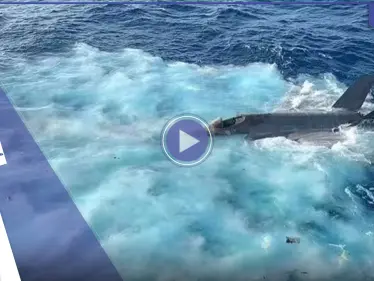 شاهد|| فيديو جديد للحظة تحطم مقاتلة أمريكية في بحر الصين تبلغ قيمتها 100 مليون دولار - وكالة ستيب نيوز