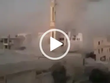 بالفيديو|| انتقاماً لقتلاها.. فرقة ماهر الأسد تقصف مئذنة بدرعا البلد وتهدمها بشكل كامل - وكالة ستيب نيوز