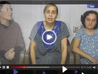 القسام تنشر فيديو لـ 3 أسرى لديها يوجهون رسالة لنتنياهو - وكالة ستيب نيوز