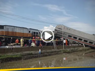 قتلى وجرحى في تصادم بين قطارين في إندونيسيا (فيديو) - وكالة ستيب نيوز