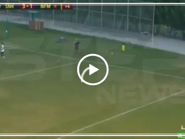 شاهد بالفيديو|| مدرب عربي يقذف مشجعاً لفريقه بحذائه ! - وكالة ستيب نيوز