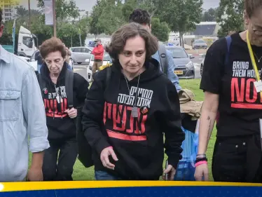 رهينة إسرائيلية مفرج عنها لنتنياهو: أسرانا يعيشون في جحيم - وكالة ستيب نيوز