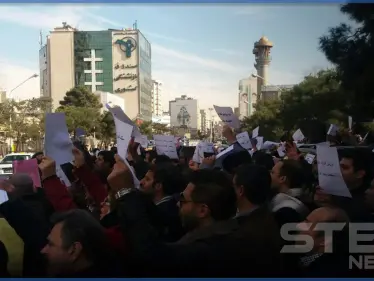 بالفيديو || "الموت لروحاني".. احتجاجات غاضبة في العاصمة طهران بسبب خسائر البورصة - وكالة ستيب نيوز