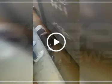 بالفيديو || في مشهد مرعب.. رجل مصري يلقي بنفسه فوق سكّة قطار لينقذ ابنته - وكالة ستيب نيوز