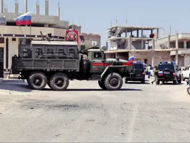 بالصور|| قوات روسية وقوات النظام السوري تدخل بلدة اليادودة لتنفيذ اتفاق جديد بدرعا - وكالة ستيب نيوز