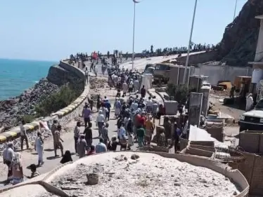 بعد اقتحام قصر معاشيق الرئاسي.. الحكومة اليمنية تدعو إلى الإسراع لتنفيذ هذا الاتفاق بجانبه العسكري - وكالة ستيب نيوز