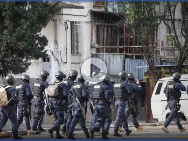 بالفيديو|| اعتقال زعيم معارضة في جورجيا واستخدام الغاز المسيل للدموع في مداهمة مقر حزبه - وكالة ستيب نيوز