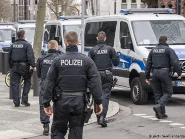 الشرطة الألمانية تداهم 10 مواقع لأشخاص منتمين لجماعات في سوريا - وكالة ستيب نيوز