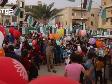 حفل للأطفال المهجّرين وعائلاتهم في ثالث أيام العيد بمدينة عفرين في ريف حلب - وكالة ستيب نيوز