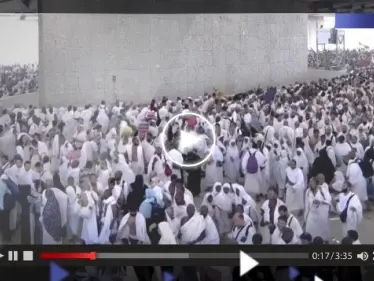 في أول أيام عيد الأضحى.. الحجاج يرمون جمرة العقبة في منى - وكالة ستيب نيوز