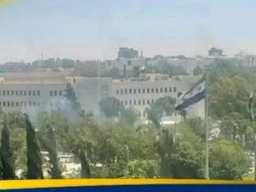 بعد التحذير.. الجيش الإسرائيلي يشن هجوما على مقر أركان الجيش السوري بدمشق - وكالة ستيب نيوز