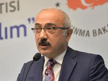 وزير المالية التركي يعلّق على تقلبات الليرة التركية وانخفاض قيمتها - وكالة ستيب نيوز