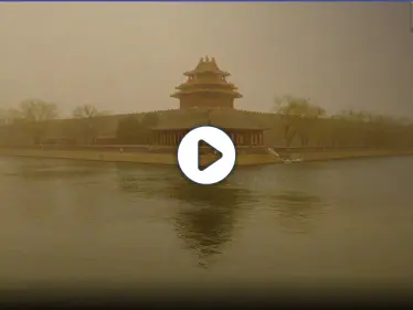 حولت لون الشمس أزرقَ.. عاصفة رملية مروعة تضرب بكين حاملةً التلوث والجسيمات الخطرة (فيديو) - وكالة ستيب نيوز