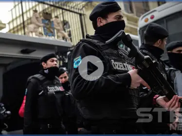 بالفيديو|| 5 شبان أتراك اعتدوا عليه 