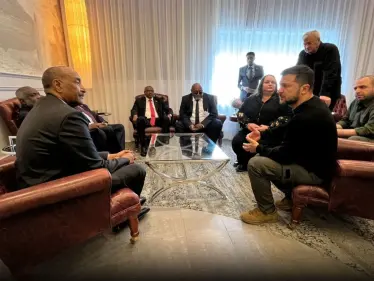 زيلينسكي يلتقي قائداً عسكرياً عربياً في أيرلندا.. وهذا ما ناقشاه - وكالة ستيب نيوز