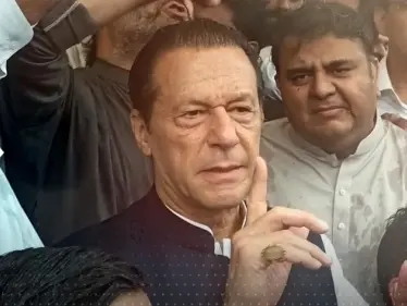 المحكمة العليا في باكستان تأمر بإطلاق سراح عمران خان.. والأخير يؤكد تعرضه 