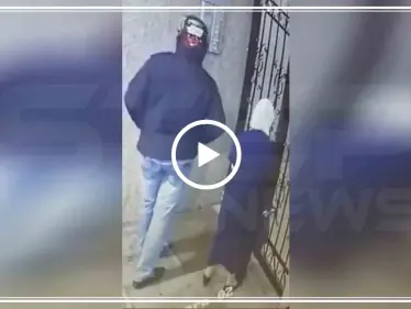 بالفيديو || لص يحاول سرقة امرأة "بالقوة" أمام باب منزلها في بيروت - وكالة ستيب نيوز