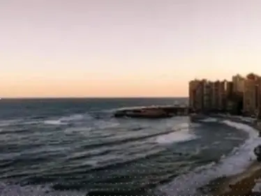 بالفيديو|| "رعب" في مصر بعد تحول لون مياه البحر للأسود عقب زلزال تركيا المدمر - وكالة ستيب نيوز
