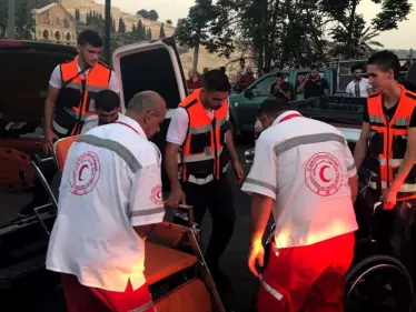 الهلال الأحمر الفلسطيني: تعاملنا مع 50 جريحاً سقطوا اليوم في المسجد الأقصى ونابلس.. والأعداد مرشحة للارتفاع - وكالة ستيب نيوز