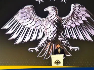 الشرع يكشف ما تعنيه الهوية البصرية السورية الجديدة.. ومقتطفات توضح رمزية العقاب الذهبي - وكالة ستيب نيوز