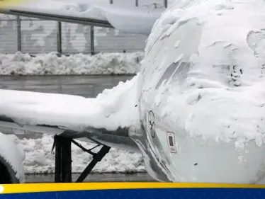 بالفيديو|| طائرة ركاب تتجمد بمكانها في مطار ميونيخ 