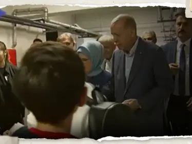 بالفيديو|| أردوغان يوزع الأموال والهدايا على أطفال في مركز اقتراع وأحدهم: انت من سينتصر - وكالة ستيب نيوز