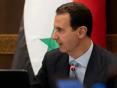 "أهلاً بكم في طفولته المضطربة".. موالون ينشرون صورة لـ بشار الأسد بالزي العسكري فما قصتها؟ - وكالة ستيب نيوز