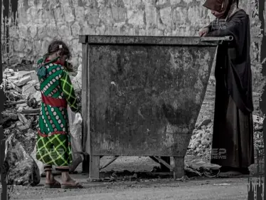 عائلة تنبش القمامة في إدلب للبحث عن لقمة العيش - وكالة ستيب نيوز