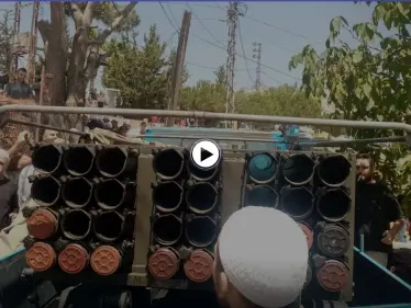 بالفيديو || أهالي بلدة في جنوب لبنان تصادر راجمة صواريخ لـ "حزب الله" - وكالة ستيب نيوز