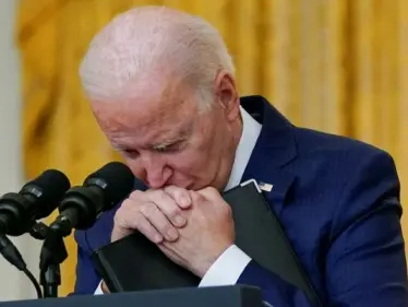 بالفيديو|| بايدن يستقبل جثامين العسكريين الأمريكيين ضحايا تفجير كابل.. وبهذه الكلمة وصفهم - وكالة ستيب نيوز