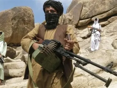 بالفيديو|| مقاتلو طالبان يسيطرون على قاعدة جوية ويوثقون لحظة استيلائهم على مروحيات عسكرية - وكالة ستيب نيوز