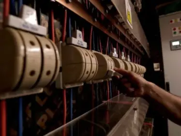 انقطاع الكهرباء عن كامل لبنان والبلاد تدخل العتمة ومصادر توضح إلى متى - وكالة ستيب نيوز