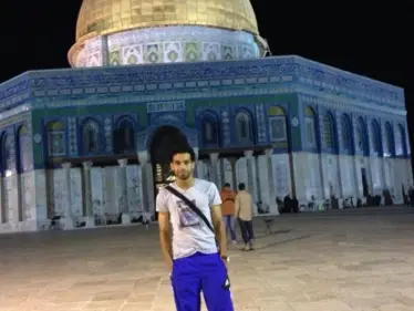 بعد صمته لأيّام.. محمد صلاح ينشر صورة له من الأقصى ويطالب بأمرٍ عاجل وفوري - وكالة ستيب نيوز