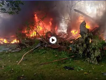 بالفيديو || قتلى وجرحى بتحطم طائرة عسكرية في الفلبين على متنها 92 شخصاً - وكالة ستيب نيوز