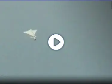 بالفيديو|| احتراق طائرة حربية بالجو نتيجة اصطدامها بالطيور.. وصندوقها الأسود يفسر الحادثة - وكالة ستيب نيوز