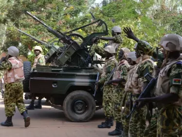 الجيش في بوركينا فاسو يعلن الإطاحة بالرئيس وتعليق العمل بالدستور وحل البرلمان - وكالة ستيب نيوز