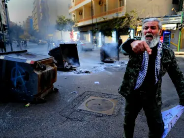 تطورات لبنان.. حزب القوات يتهم حزب الله بالتصعيد ونبيه بري يطالب بإقالة بيطار بينما ميقاتي يرد - وكالة ستيب نيوز