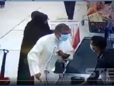 بالفيديو|| كويتي يضرب عامل مصري وسلطات البلدين تتدخل بعد موجة غضب على مواقع التواصل - وكالة ستيب نيوز