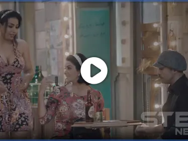 بالفيديو|| ممثلان سوريان يتبادلان القبل علانية.. بمشهد جريء في شارع شيكاغو - وكالة ستيب نيوز