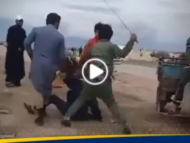 شبان سوريون يتناوبون على ضرب فتاة بالعصي وسط الشارع.. والفيديو يحرك السلطات - وكالة ستيب نيوز