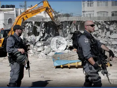 بالفيديو|| "راح نرجع نعمر".. بهذه الكلمات واجه مسن فلسطيني الجيش الإسرائيلي خلال هدم منزله - وكالة ستيب نيوز