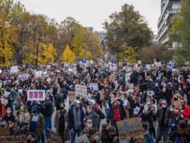 شاهد|| عاصمة أوروبية تشهد أكبر مظاهرة مليونية في تاريخها.. ما مطالب المحتجين؟ - وكالة ستيب نيوز