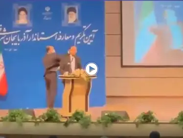 بالفيديو || حاكم جديد لولاية إيرانية يتلقى صفعة قوية على وجهه أثناء حفل تنصيبه - وكالة ستيب نيوز