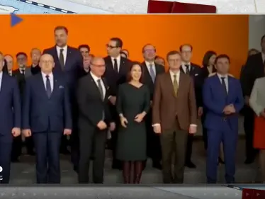 "فضيحة علنية".. وزير خارجية كرواتيا يحاول "تقبيل" نظيرته الألمانية خلال بث مباشر - وكالة ستيب نيوز