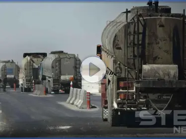 قبل أيام من "قيصر".. قسد تدعم النظام السوري بمئات شاحنات النفط الخام وتبرر ذلك (فيديو) - وكالة ستيب نيوز