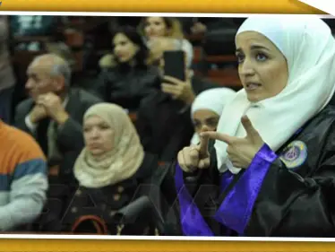 لأول مرّة في سوريا، طالبة تناقش رسالة "الماجستير" بلغة الإشارة وتحصل على "مرتبة الشرف" - وكالة ستيب نيوز