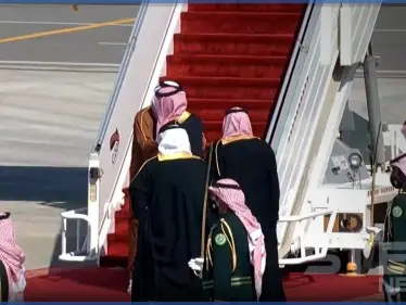 شاهد بالفيديو.. لحظة استقبال ولي العهد السعودي أمير دولة قطر بعد سنوات من المقاطعة - وكالة ستيب نيوز