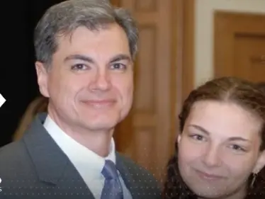 ولدا ترامب ينشران صورة ابنة القاضي الناظر في قضية والديهما ويشنّان هجوماً عليها - وكالة ستيب نيوز