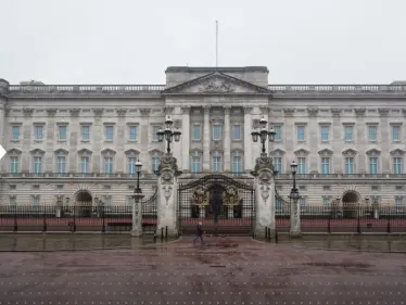 تسريب وثائق "سرية" عن قصر باكنغهام الملكي البريطاني.. وتقرير يكشف التفاصيل - وكالة ستيب نيوز